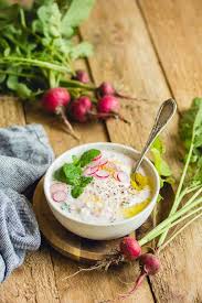 Recette De Tzatziki Aux Radis Roses Recettes Vegan Pour L Aperitif Recette En 2020 Radis Recette Radis Rose