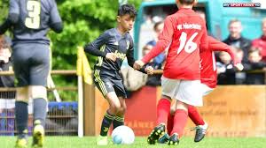 Cristiano ronaldo und sein sohn cristiano jr. Cristiano Ronaldo Jr Sorgt Bei Kempener Jugendturnier Fur Aufsehen