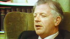 Diplomat who survived FLQ kidnapping dies at age 99