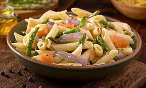 La pasta fredda al salmone è un primo piatto estivo perfetto per il pranzo in ufficio di tutti i giorni come per il menu di ferragosto o la tavolata a buffet di un apericena o di un brunch raffinato. Pasta Fredda Con Il Salmone Le 10 Ricette Piu Gustose