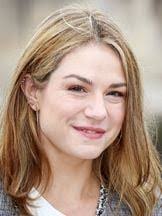 Leah Bray's Instagram, Twitter & Facebook