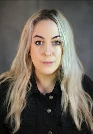 Lauren Buck's Instagram, Twitter & Facebook