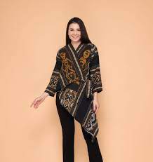 Ya, seiring dengan perkembangan zaman, batik sudah tidak lagi dianggap kuno karena motif dan modelnya semakin modern saja dewasa ini. Batik Tenun Lurik On Instagram Ready Kimono Nasywa 225 Ribu Bahan Tenun Troso Jepara Panjang 120 Cm Size Muat Desain Blus Pakaian Kerja Model Baju Wanita