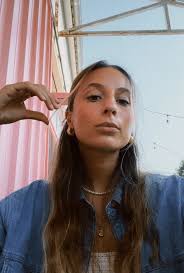 Looking for a curly hairdresser in Ballina to Gold Coast area