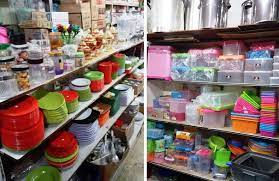Kebutuhan produk plastik rumah tangga semakin banyak dan semakin tinggi, karena sifatnya yang ringan dan mudah dibawa kemanapun dan apalagi bentuknya yang sangat beragam sehingga tersedia banyak pilihan sesuai keinginan dan kebutuhan kita. Toko Grosir Alat Rumah Tangga Kota Bandung