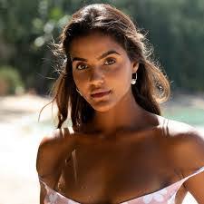 Julia Moniz's Instagram, Twitter & Facebook