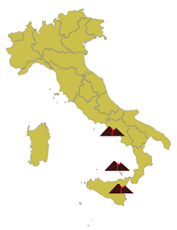 Vom herausgeputzten palermo über das atemberaubend gelegene taormina bis zum ätna, europas höchstem aktiven vulkan, werden alle sehenswerten regionen und städte beschrieben. Italien Wanderreisen Im Land Der Vulkane Vesuv Stromboli Atna