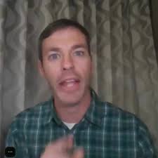 💡 “If you’re not talking about your company’s development and growth  paths, you’re falling behind.”