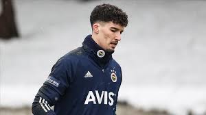 Altay bayındır kimdir, kaç doğumlu, nerelidir?, altay bayındır boyu, kilosu, biyografisi ve futbol 14 nisan 1998 yılında bursa'nın osmangazi ilçesinde doğan altay bayındır, doğma büyüme bursalı. Fenerbahce De El Bileginde Kirik Saptanan Kaleci Altay Bayindir Ameliyat Edildi