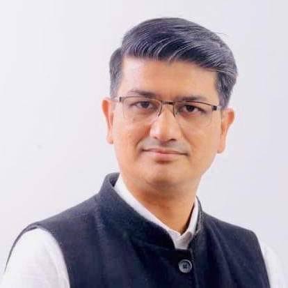(Anand Rawat took Chalange Didihat) आज मेरे मझोले पुत्र Anand Rawat जिसने उत्तराखंडियत के लिए अपनी राजनीति और  सामाजिक सोच को समर्पित किया हुआ है उसका जन्मदिन है। आनंद तुम्हारे साथ ...