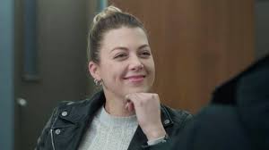 Nicole, 22 anni e il college appena terminato, si ritrova a casa da sola con i genitori in viaggio, e si prepara a godersi l'estate in compagnia della fidanzata, véronique. Catherine St Laurent Completement Magnifique Sur La Couverture De Ce Magazine Populaire Vedette Quebec