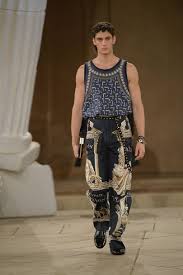 Dolce Gabbana Alta Moda Sartoria Fall Winter 2019 20 Dolce Gabbana Alta Sartoria Autumn Winter 2019 Couture In 2020 Mens Fashion Summer Jackets Men Fashion Dolce And Gabbana Man