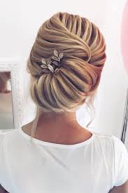 Tra (ri)conferme e novità le ultime tendenze della moda capelli vedono come . Acconciature Sposa Capelli Lunghi Qual E La Tua Preferita Acconciature Acconciature Capelli Semiraccolti Sposa Acconciature Capelli Lunghi Sposa