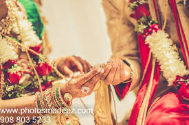 Bride And Groom In Hindu Wedding Ceremony At Springfield Country Club Best Wedding P Hindu Wedding Ceremony Best Wedding Photographers Wedding Ceremony Photos