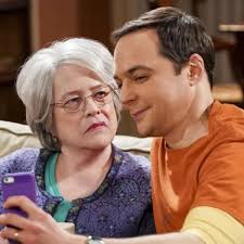 The Big Bang Theory: 6 anos após o fim, percebemos que a comédia mudou uma  de suas atrizes no meio da série