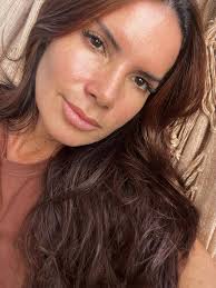 Deus não livrou Daniel da cova dos leões, Ele livrou Daniel dentro da cova.  Tem livramentos que só acontecem no meio da prova. 🦁 Quantas vezes pedimos  para Deus nos livrar de