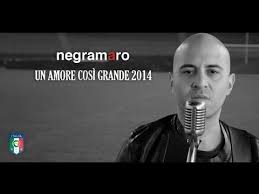 Canzone cover dei negramaro, pubblicata nel novembre 2008 e inserita nel loro nel novembre 2008 il gruppo musicale salentino negramaro riprese il singolo e lo reinterpretò con maestrìa in chiave pop rock, portandolo in cima alla. Un Amore Cosi Grande Negramaro Testo Con Accordi Wikitesti