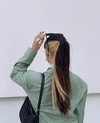Instead, they appear as streaks throughout the hair. Dark Brown Hair With Blonde Underneath Tiktok Novocom Top