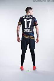 Deze pagina onthoudt een compleet overzicht van alle geabsolveerde en al vastgelegde seizoenwedstrijden als ook het seizoensbalans van de club rb leipzig in het seizoen 21/22. Rb Leipzig 21 22 Auswartstrikot Enthullt Nur Fussball