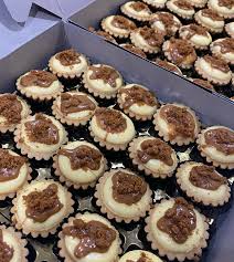 See more ideas about cheese tarts, egg tart, mini desserts. Lotus Biscoff Cheese Tart Mix Kuih Muih D Wan Ayu Facebook