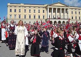 Mai, med små norske flagg i hendene og. 17 Mai Grunnlovsdag Wikipedia