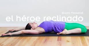 Todas Las Posturas De Yoga Virabhadrasana Postura Del Guerrero Descubre Las Tres Variantes De Esta Postura De Yoga Y Posturas De Yoga Posiciones De Yoga Yoga