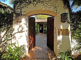 Private swimming pool, original outside bar under palm tree leaves, hotel style bedrooms, gourmet kitchen, welcome drinks and snacks in your fridge, private concierge service, assistance for events and lots more. Spanish Style Homes Beautiful Spanish Hacienda In Santa Barbara Idesignarch Interior Spanish Style Homes Hacienda Style Hacienda Style Homes