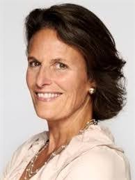 Elizabeth Hammer's Instagram, Twitter & Facebook