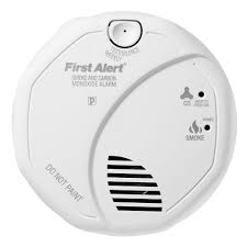 Highlights 85 db local alarm during a smoke or carbon monoxide emergency no battery replacements required for the life of the alarm First Alert Battery Operated Smoke And Carbon Monoxide Alarm Sco5cn The Home Depot