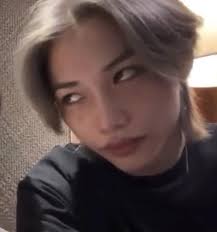 Felix che guarda di sottecchi è così divertente : r/straykids