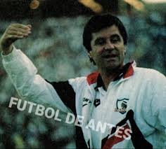 Se cumplieron 30 años desde aquella copa libertadores ganada por colo colo en 1991. Futbol De Antes On Twitter Mirko Jozic Con La Medalla De Campeon De La Copa Libertadores De America 1991