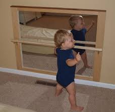 Pull Up Bar And Mirror 9mo Habitacion Montessori Muebles Montessori Cuarto De Bebe