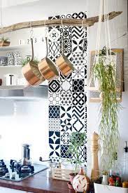 voici ce que pensent ces 6 blogueuses deco du carrelage adhesif pour relooker la cuisine deco maison carrelage mural cuisine decoration maison