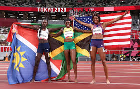 02:09 in the zambian city of lusaka, namibian teenager took on her rival beatrice masilingi, who had defeated her in the 400m at the national youth games the year before. P2dz3gqvhikrkm