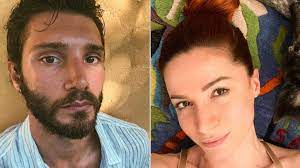Sappiamo che la rossa della rai ha traslocato, sono scomparse le fotografie che li ritraggono insieme, nessun accenno al loro amore. Stefano De Martino E Andrea Delogu Tra I Due Conduttori Scoppiata La Scintilla Nei Corridoi Rai