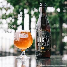 East West Brewing Co. - #ModernBelgianBlonde là dòng bia đoạt giải thưởng quốc tế, được nấu theo phong cách Bỉ cổ điển nhưng thay vì đường Candi của Bỉ, chúng tôi sử