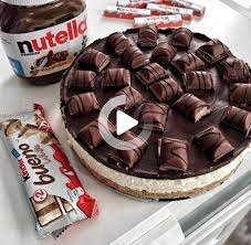 Der boden ist crunchy und die creme schön schokoladig, nussig, eben wie kinder bueno. Nutella Kinder Bueno Kinderriegel Torte Zubereiten In 2020 Chocolate Fondue Recipe Yummy Cakes Desserts