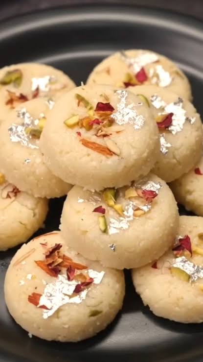 जब time हो कम तो सिर्फ 20 minutes में बनायें बाजार से सस्ती, बढ़िया और  मजेदार मिठाई - New Sweets mithai Recipe to make at home in just 20 minutes.  Watch full