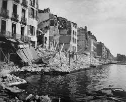 Le Port De Toulon En Ruines C Dale Rooks Toulon Hyeres Photos Anciennes