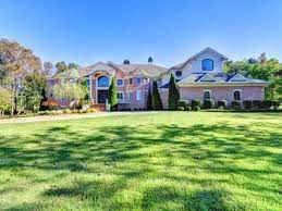 Recently Sold 1 330 000 Grand Private Gated Estate Home On Over 2 Acres 2 Master Suites 2 Kitchens 2 Luxurious Backyard Estate Homes Backyard Pool