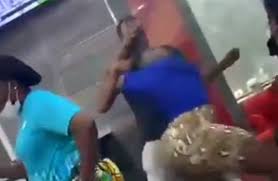 Deux femmes, qui se connaissaient, commencent à se disputer pour un. Togo 2 Filles Se Bagarrent Pour Un Homme A Akif Video L Frii