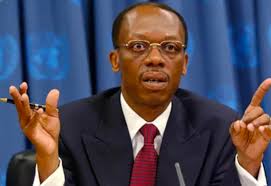 Menm Aristide sezi lèl tande ti chinwa ap di se Martelly ki vin ak gang nan  peyi a. Pandan mwen pap defann pyès politichyen men papa gang lan se  Aristide tout moun