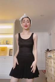 Mv tết xa hóa gần của tiktok với sự tham gia của hòa minzy mang âm hưởng disco, kể chuyện xuân xa nhà nhưng vẫn gắn kết, trọn vẹn niềm vui. Hoa Minzy Bá»‹ Binh Luáº­n Khiáº¿m Nha DÆ°á»›i Clip Nhun Nháº£y Vá»›i Vay Xuyen Tháº¥u