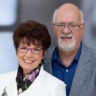 Lynn Shank's Instagram, Twitter & Facebook