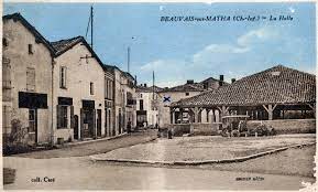 Le premier étage est quasiment fini (reste pose. Beauvais Sur Matha Beauvais Sur Matha La Halle Grande Place Et Rue De L Eglise Carte Postale Ancienne Et Vue D Hier Et Aujourd Hui Geneanet