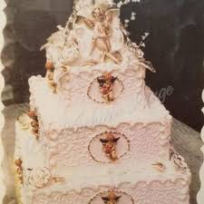 This guide shows how to cut popular shaped wedding tiers into pieces approximately 1 in. Pin By Confectionary Chalet On Wedding Cakes 1980 1990s Buttercream Designs Whipped Cream Buttercream Butter Cream