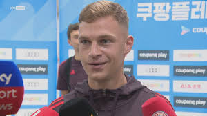 Weniger Burger essen! 😆🍔 Julian Nagelsmann gibt Niklas Süle einen Tipp  für seine Zeit beim FC Bayern München.