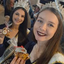 Uma sequência de fotos de um domingo muito bem aproveitado! ✨ Ontem  estiveram presentes na Comunidade Católica São Judas Tadeu do Sítio, nossa  rainha @tamara.behling e nossa 1° princesa @monicareginakonsgen 👑 Queremos