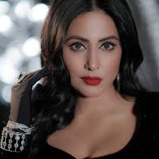 Heena Khan looks into her new song 'DISCO' : r/BollywoodFashion