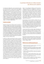 Un patient heureux tient le soignant pour une main tout en passant du temps ensemble. La Pratique Infirmiere En Milieu Carceral